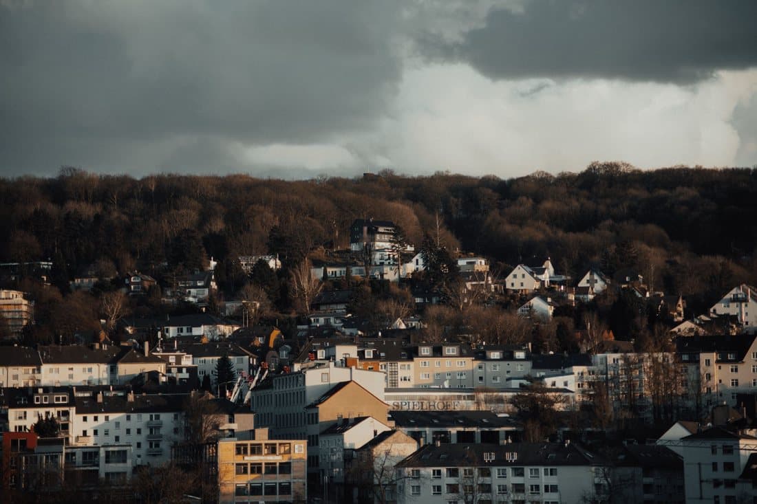Blick über die Dächer von Saarbrücken — Hausmeisterservice in der Landeshauptstadt